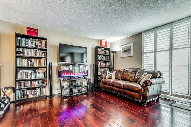 1202 - 80 Inverlochy Blvd, Condo with 3 bedrooms, 2 bathrooms and 1 parking in Markham ON | Image 12
