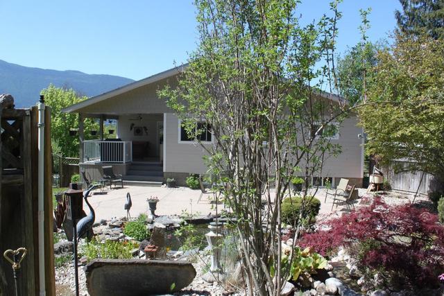 307 Nelson Avenue, House detached with 4 bedrooms, 3 bathrooms and null parking in Nakusp BC | Image 32