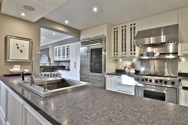 200 Bessborough Dr, House detached with 3 bedrooms, 3 bathrooms and 2 parking in Toronto ON | Image 2