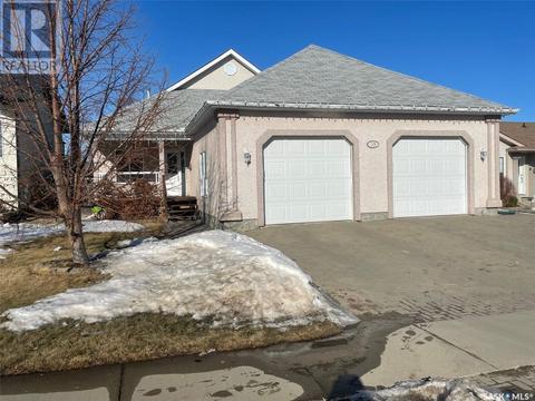 15 Longpre Crescent, House detached with 5 bedrooms, 3 bathrooms and null parking in Prince Albert SK | Card Image