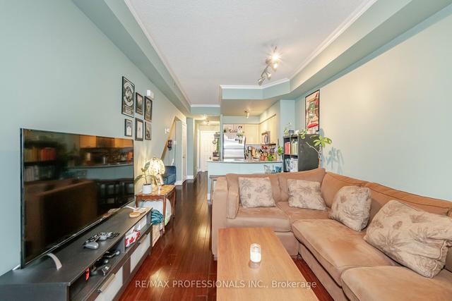 362 - 32 Stadium Rd, Townhouse with 2 bedrooms, 1 bathrooms and 1 parking in Toronto ON | Image 2