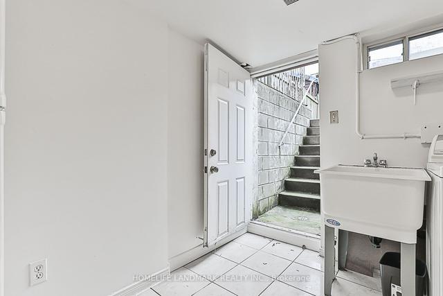 435 Margueretta St, House detached with 3 bedrooms, 2 bathrooms and 1.5 parking in Toronto ON | Image 14