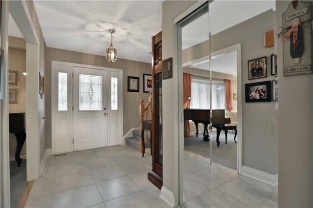 239 Sunray Rd, House detached with 4 bedrooms, 4 bathrooms and 4 parking in Oakville ON | Image 2