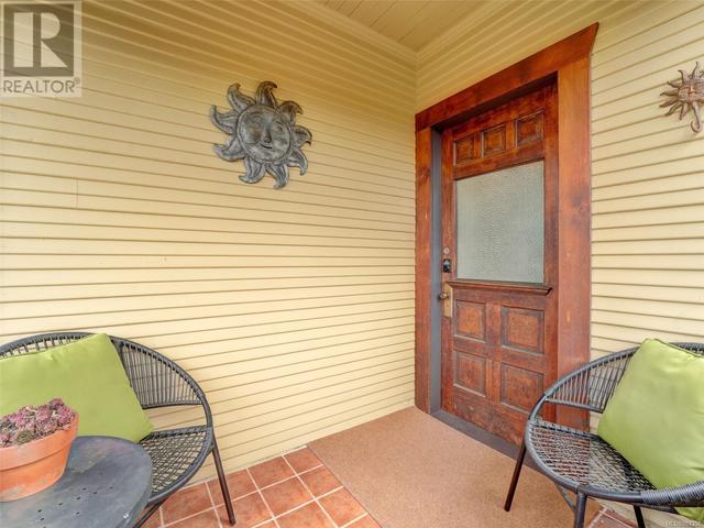 Classic front porch | Image 58
