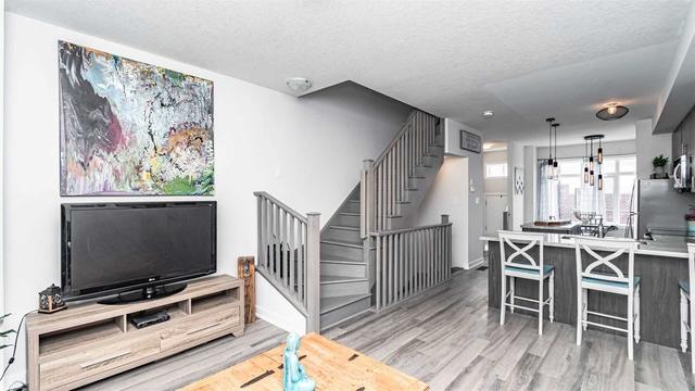 42 Markle Cres, Townhouse with 3 bedrooms, 2 bathrooms and 2 parking in Hamilton ON | Image 6