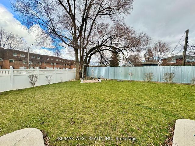26 Elmvale Cres, House detached with 4 bedrooms, 5 bathrooms and 7 parking in Toronto ON | Image 32