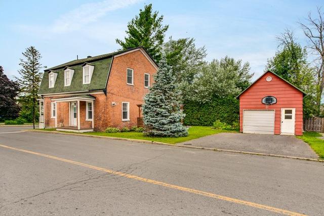 31 John Street, House detached with 3 bedrooms, 2 bathrooms and 4 parking in Champlain ON | Image 3