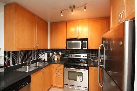 1002 - 220 Burnhamthorpe Rd W, Condo with 2 bedrooms, 2 bathrooms and 1 parking in Mississauga ON | Image 4