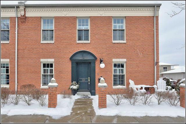 128 Hibernia St, Townhouse with 2 bedrooms, 3 bathrooms and 1 parking in Cobourg ON | Image 1