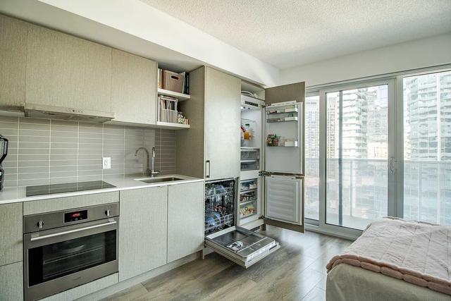 1508 - 100 Harbour St, Condo with 0 bedrooms, 1 bathrooms and 0 parking in Toronto ON | Image 6