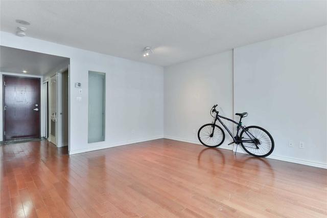 1003 - 263 Wellington St, Condo with 2 bedrooms, 1 bathrooms and 1 parking in Toronto ON | Image 5