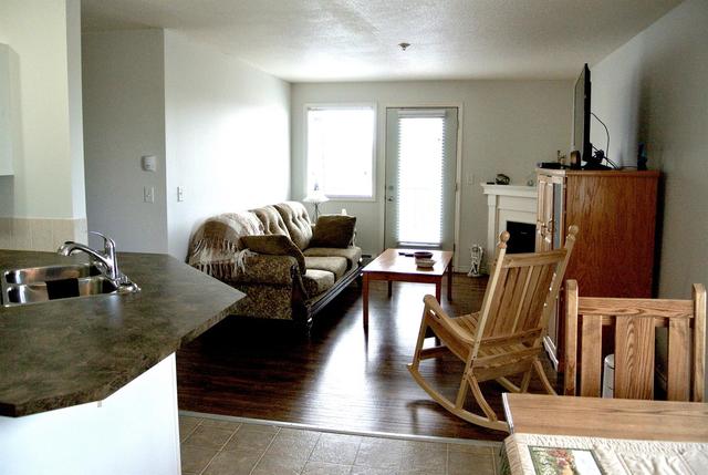 301 - 3730 50 Avenue, Condo with 2 bedrooms, 1 bathrooms and 1 parking in Red Deer AB | Image 7