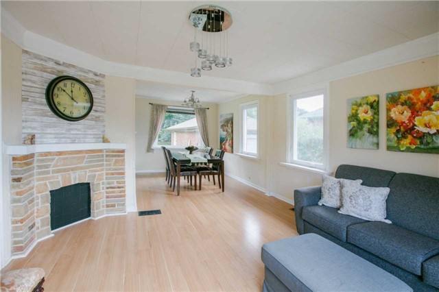 125 Annes St, House detached with 3 bedrooms, 2 bathrooms and 3 parking in Whitby ON | Image 3