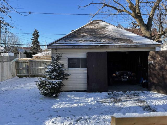 329 Parent Ave, House detached with 3 bedrooms, 2 bathrooms and 3 parking in Windsor ON | Image 14