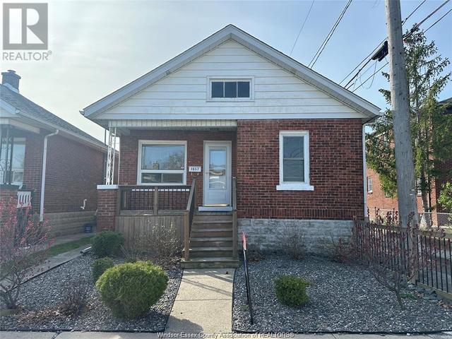 1057 Ellis Avenue, House detached with 2 bedrooms, 1 bathrooms and null parking in Windsor ON | Image 1