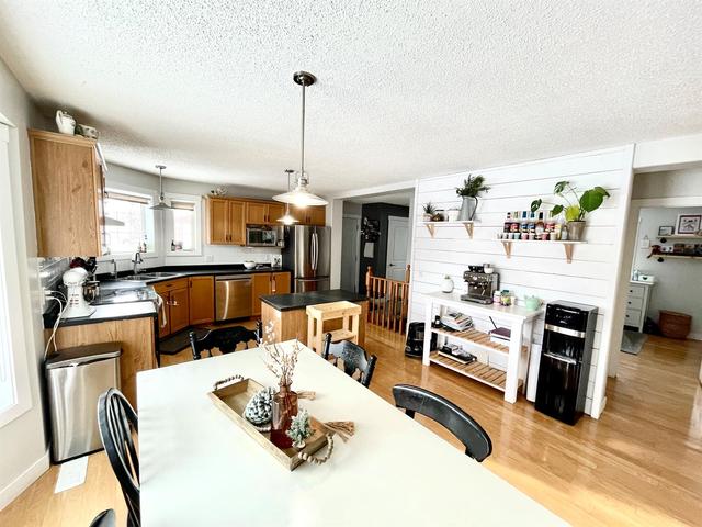 5008 47 Street, House detached with 4 bedrooms, 2 bathrooms and 4 parking in Wainwright No. 61 AB | Image 5