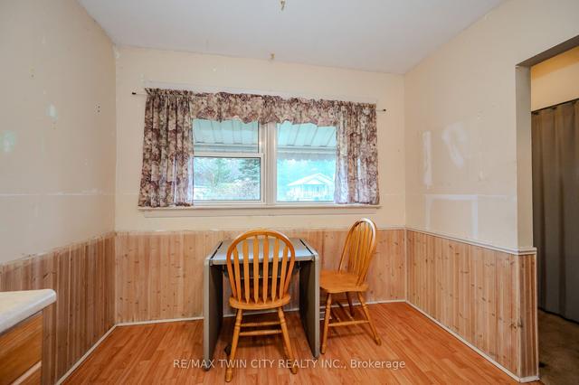 68 Jansen Ave, House detached with 2 bedrooms, 1 bathrooms and 3 parking in Kitchener ON | Image 10