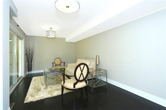 8 Knollview Cres, House detached with 3 bedrooms, 3 bathrooms and 4 parking in Toronto ON | Image 9