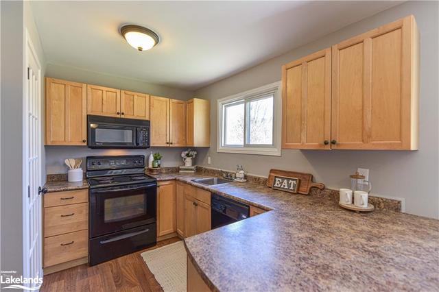 155 Hill St, House detached with 2 bedrooms, 1 bathrooms and 5 parking in Gravenhurst ON | Image 32