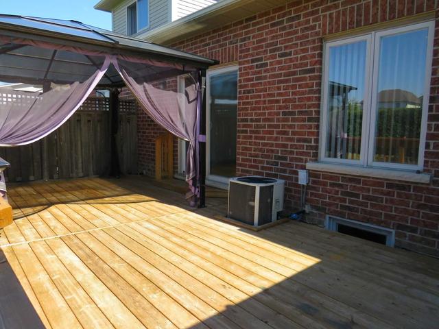 40 Manitoulin Tr, Townhouse with 3 bedrooms, 3 bathrooms and 2 parking in Hamilton ON | Image 8