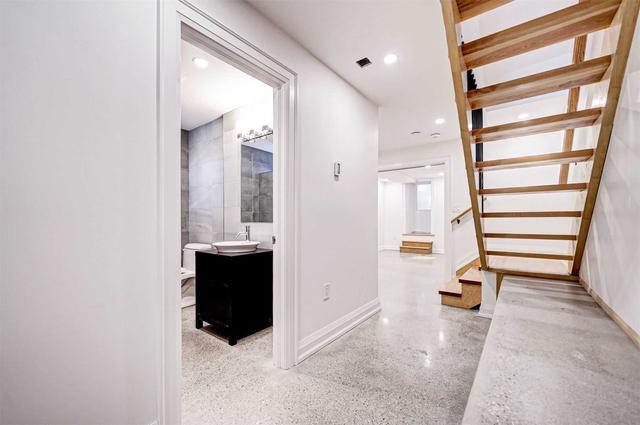 616 Manning Ave, House semidetached with 3 bedrooms, 3 bathrooms and 2 parking in Toronto ON | Image 19