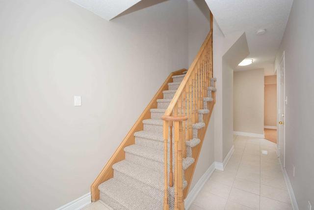 21 Oban Rd, House attached with 3 bedrooms, 3 bathrooms and 1 parking in Brampton ON | Image 2