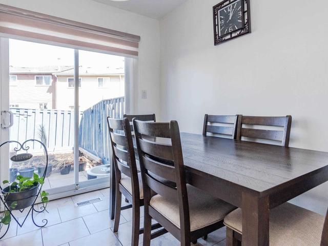 86 Morley Cres, Townhouse with 3 bedrooms, 2 bathrooms and 2 parking in Brampton ON | Image 5