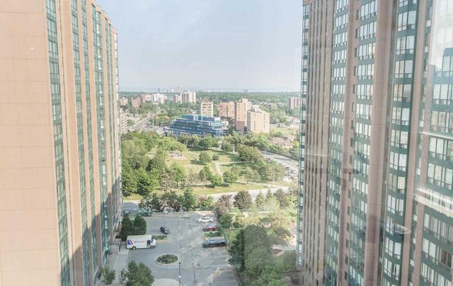 1704 - 135 Hillcrest Ave, Condo with 2 bedrooms, 2 bathrooms and 1 parking in Mississauga ON | Image 3