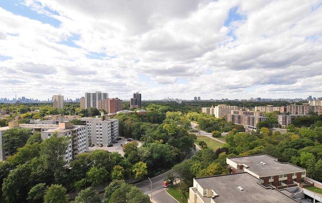 806 - 1 Massey Sq, Condo with 3 bedrooms, 2 bathrooms and 1 parking in Toronto ON | Image 21