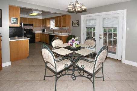 40 Winter Crt, House detached with 4 bedrooms, 4 bathrooms and 4 parking in Whitby ON | Image 4