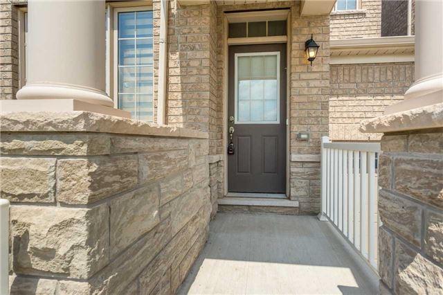 37 Chesterwood Cres, House attached with 3 bedrooms, 3 bathrooms and 1 parking in Brampton ON | Image 2