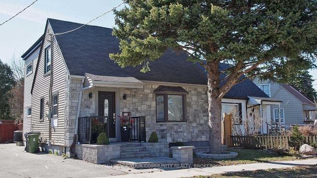90 Hearst Circ, House detached with 3 bedrooms, 2 bathrooms and 3 parking in Toronto ON | Image 12