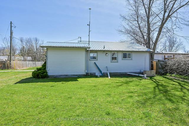 36 Nature Line, House detached with 2 bedrooms, 1 bathrooms and 5 parking in Haldimand County ON | Image 3