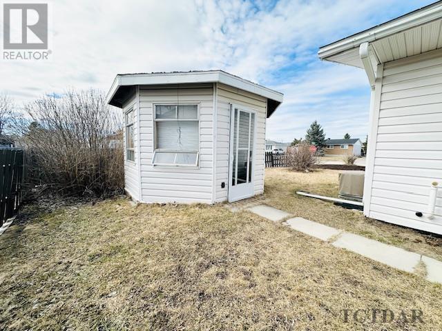 27 Hazel St, House detached with 4 bedrooms, 2 bathrooms and null parking in Kapuskasing ON | Image 5