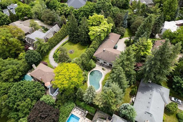 82 Edenbridge Dr, House detached with 6 bedrooms, 4 bathrooms and 12 parking in Toronto ON | Image 3