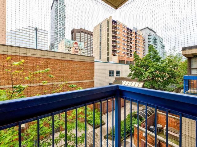 208 - 105 Mccaul St, Condo with 2 bedrooms, 2 bathrooms and 0 parking in Toronto ON | Image 15