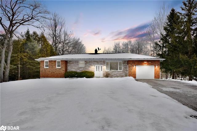 7941 10 Sideroad Sideroad, House detached with 3 bedrooms, 2 bathrooms and null parking in Innisfil ON | Image 1