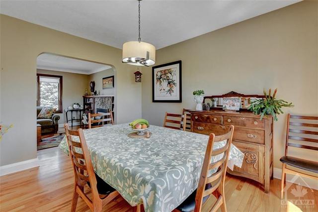 596 Wolffdale Crescent, House detached with 3 bedrooms, 2 bathrooms and 3 parking in Ottawa ON | Image 7