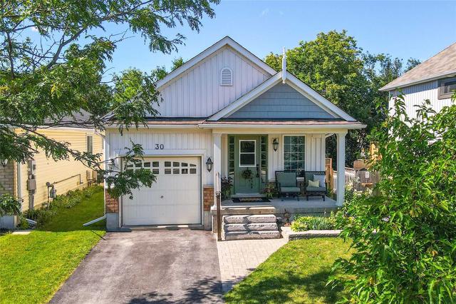 30 Fallingbrook Cres, House detached with 2 bedrooms, 2 bathrooms and 3 parking in Kawartha Lakes ON | Image 1