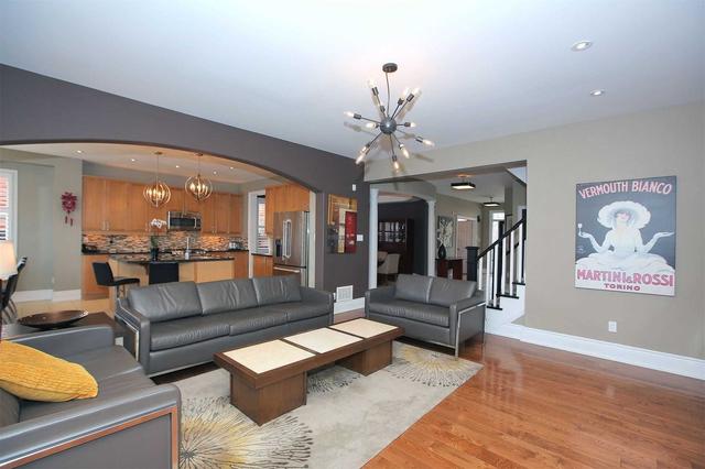 17 Horsetail St, House detached with 4 bedrooms, 4 bathrooms and 3 parking in Markham ON | Image 3