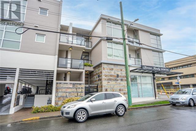 305 - 1831 Oak Bay Ave, Condo with 2 bedrooms, 2 bathrooms and 1 parking in Victoria BC | Image 18