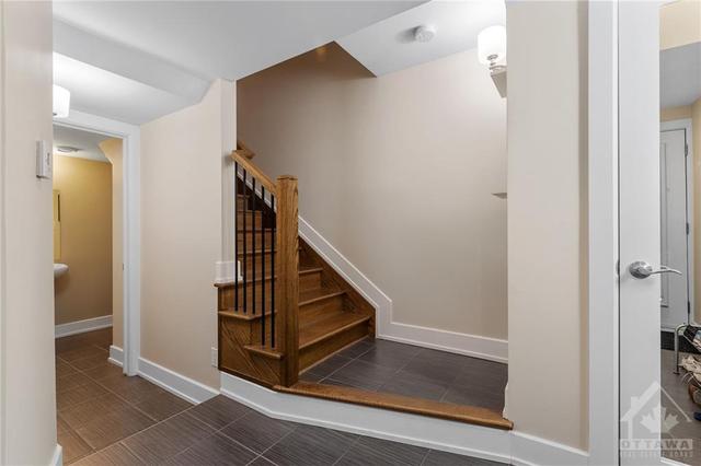 104 Greenfield Avenue, Townhouse with 3 bedrooms, 3 bathrooms and 2 parking in Ottawa ON | Image 5