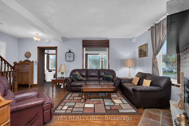 412 Regent St, House detached with 2 bedrooms, 2 bathrooms and 7 parking in Orillia ON | Image 6