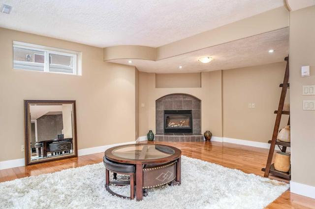 2032 45 Avenue Sw, Home with 4 bedrooms, 2 bathrooms and 2 parking in Calgary AB | Image 39