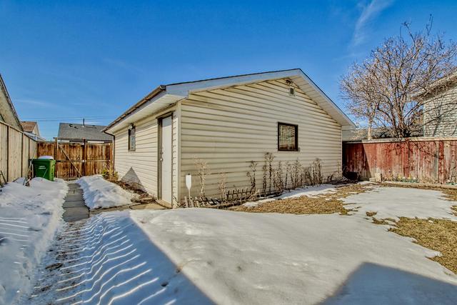 35 Whitehaven Road Ne, House detached with 3 bedrooms, 2 bathrooms and 2 parking in Calgary AB | Image 20