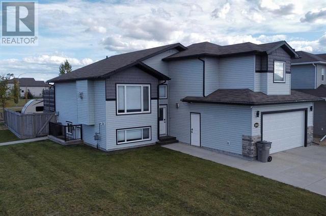 12621 103a Street, House detached with 5 bedrooms, 3 bathrooms and 8 parking in Grande Prairie AB | Image 2