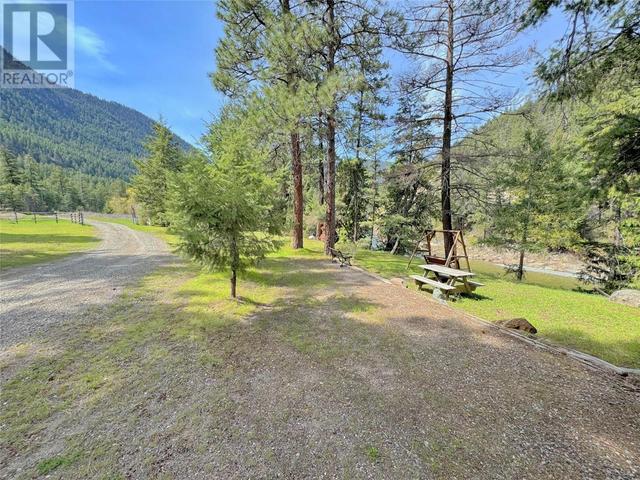 2446 Hwy 3, House other with 2 bedrooms, 2 bathrooms and null parking in Central Kootenay B BC | Image 32