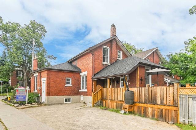 94 Foster Ave, House detached with 3 bedrooms, 2 bathrooms and 5 parking in Guelph ON | Image 2