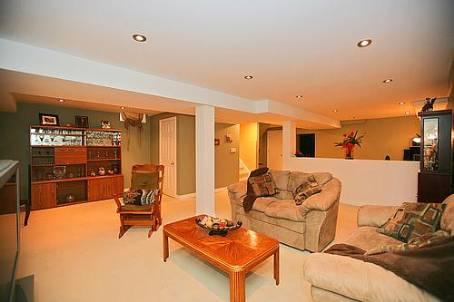 81 Royal Ridge Cres, House detached with 3 bedrooms, 3 bathrooms and 4 parking in Vaughan ON | Image 7