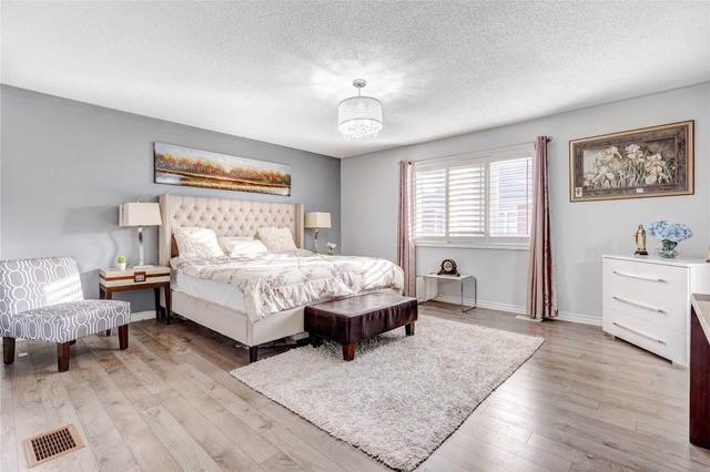 28 Savita Rd, House detached with 4 bedrooms, 3 bathrooms and 4 parking in Brampton ON | Image 12
